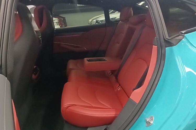 MI SU7 2024 imagen de coche #17