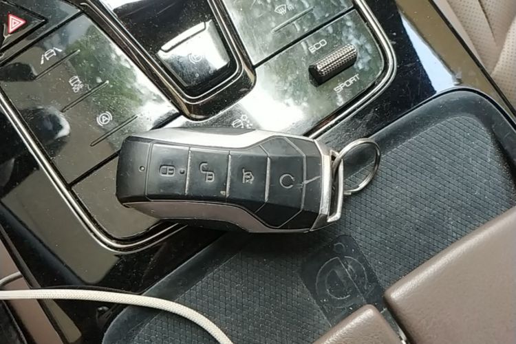 BYD Han 2022 immagine di auto #9