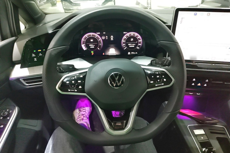 Volkswagen Golf 2026 immagine di auto #11