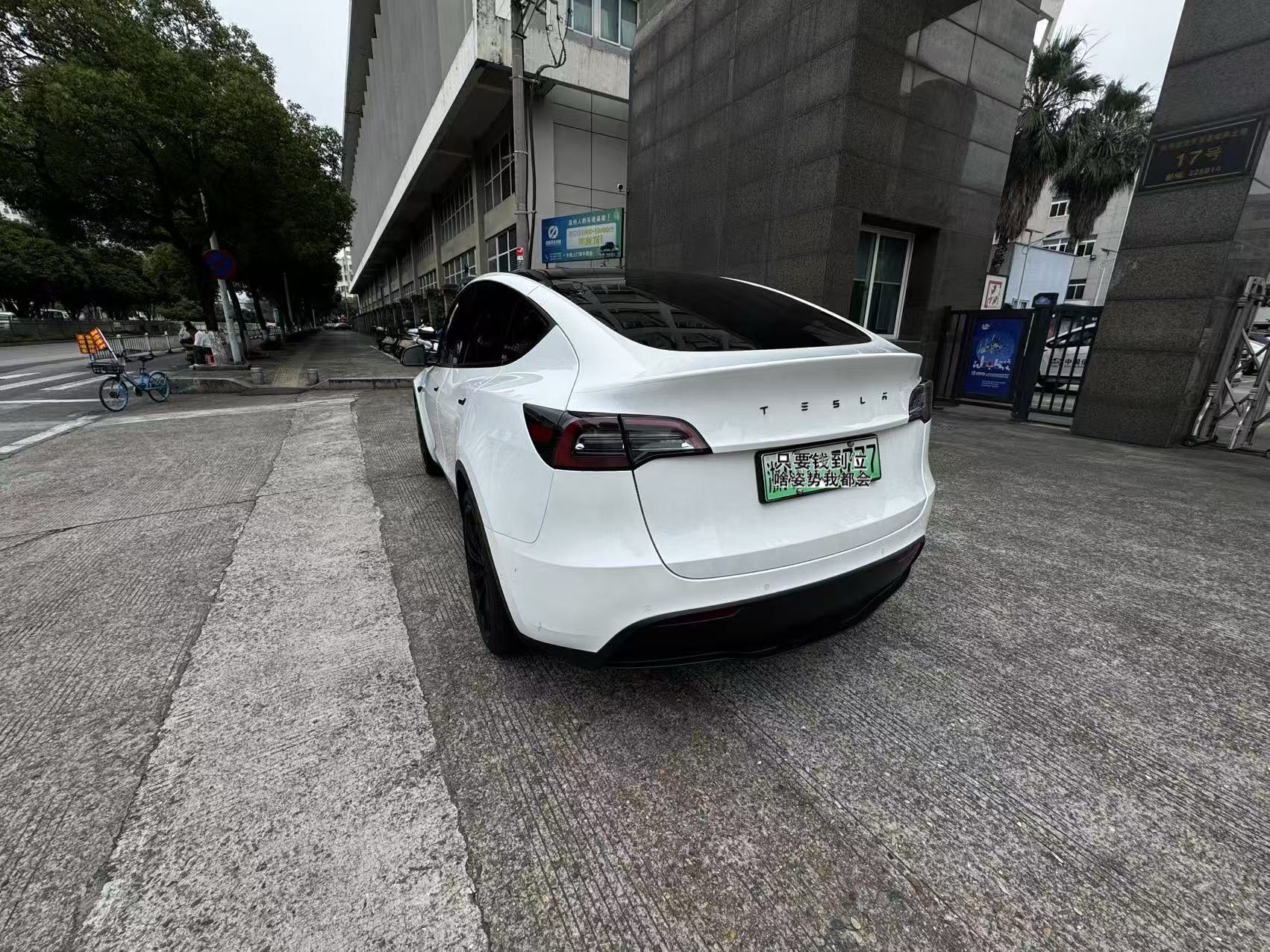 Tesla Model Y 2021 #3 Tesla Model Y 2021 car image #3