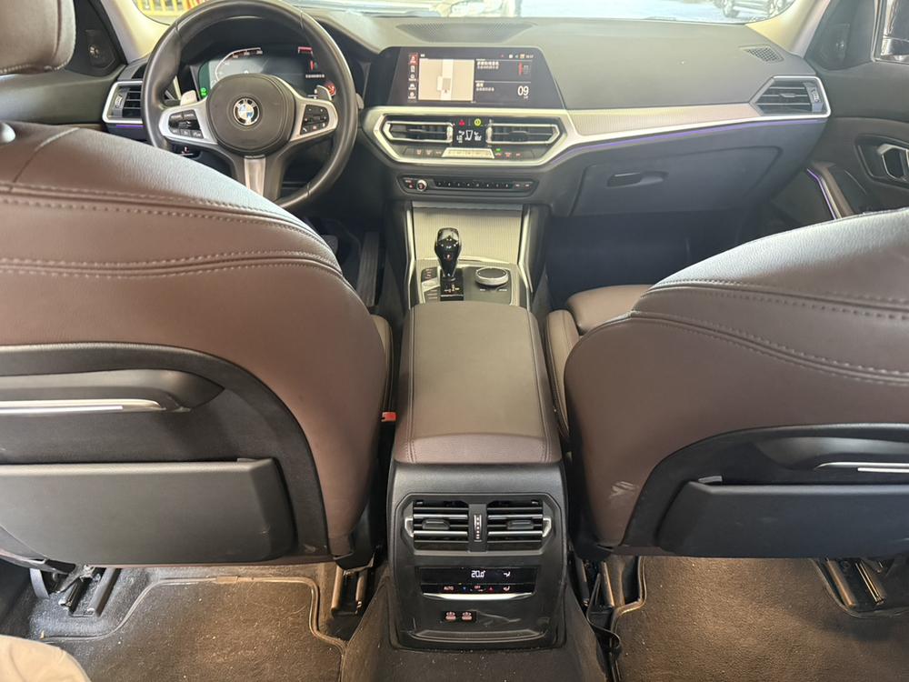 BMW 3 Series 2019 car image #13