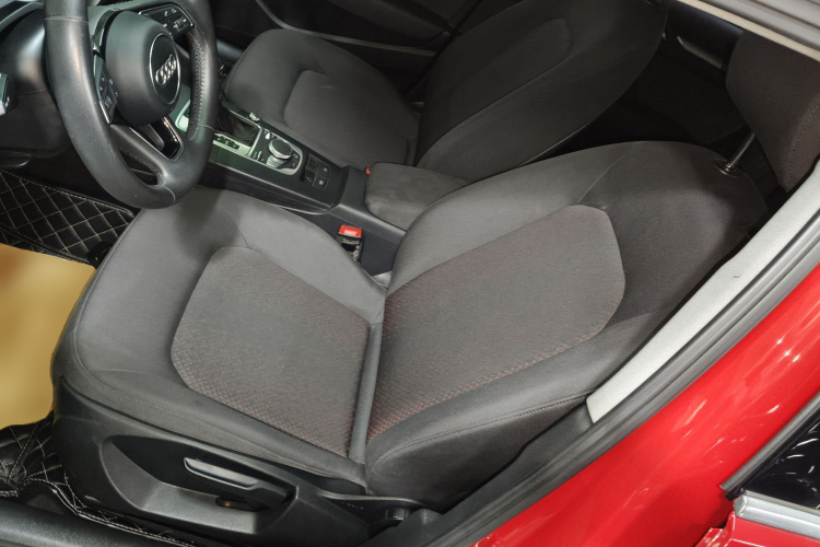 Audi A3 2018 immagine di auto #15