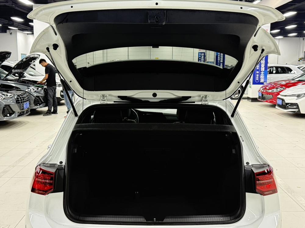 Volkswagen Golf 2021 car image #20