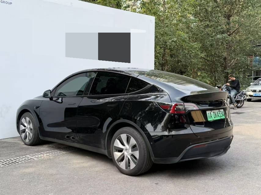 Tesla Model Y 2022 #8 Tesla Model Y 2022 car image #8
