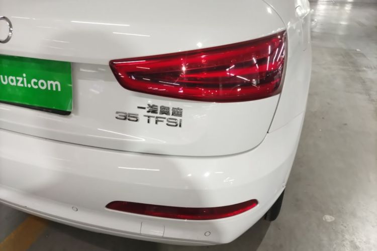 Audi Q3 2015 car image #8