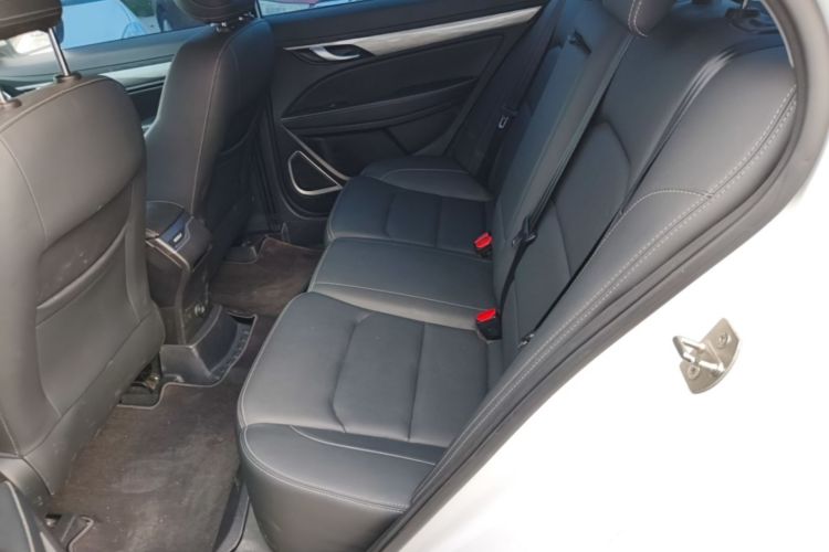 GEELY Emgrand 2019 #17 GEELY Emgrand 2019 car image #17