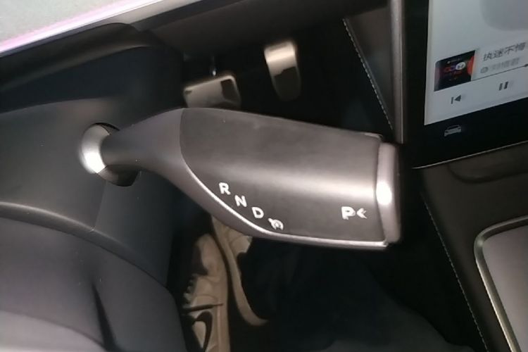 Tesla Model Y 2024 #14 Tesla Model Y 2024 immagine di auto #14