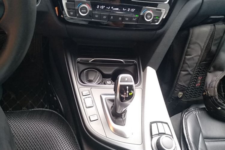 BMW 3 Series 2018 #18 BMW 3 Series 2018 car image #18