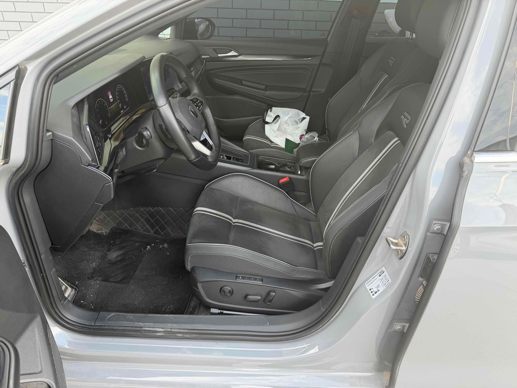 Volkswagen Golf 2022 car image #2