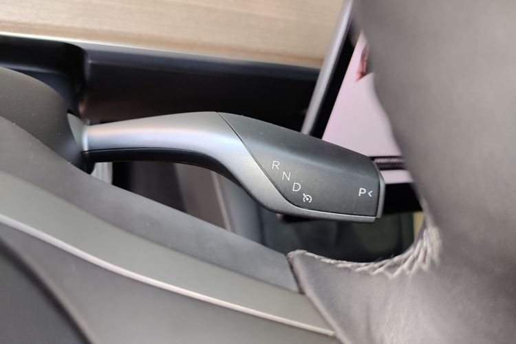 Tesla Model Y 2021 #14 Tesla Model Y 2021 car image #14