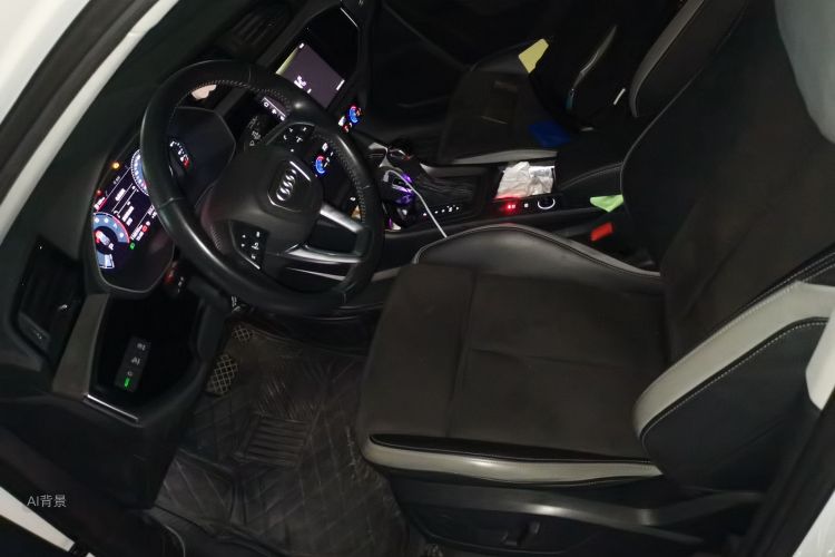 Audi Q3 2020 car image #17