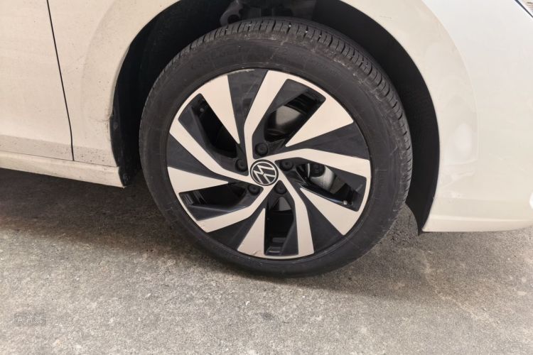 Volkswagen Golf 2026 car image #9