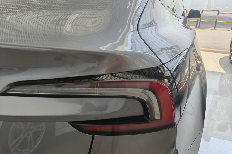 Tesla Model 3 2025 car image #8