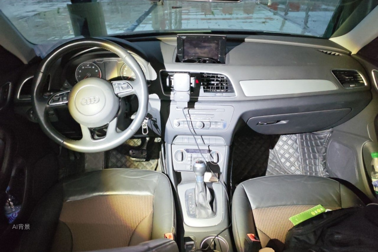 Audi Q3 2018 car image #11