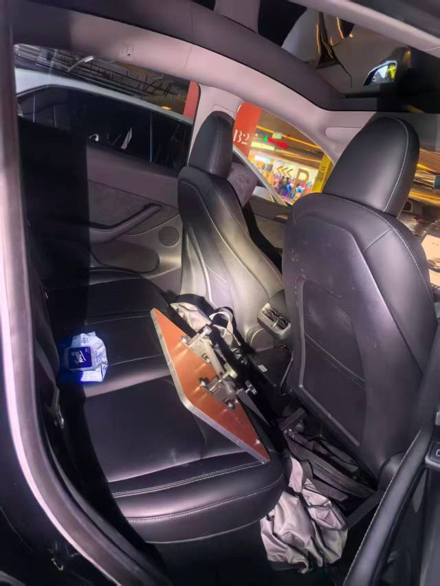 Tesla Model Y 2022 car image #4