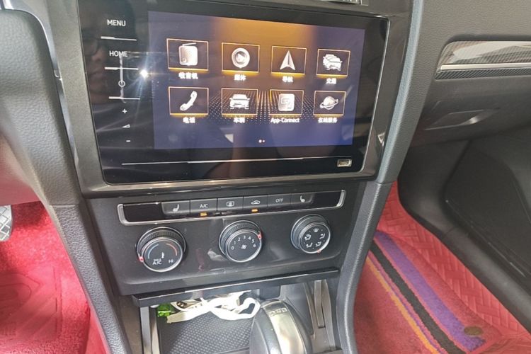 Volkswagen Golf 2020 car image #13