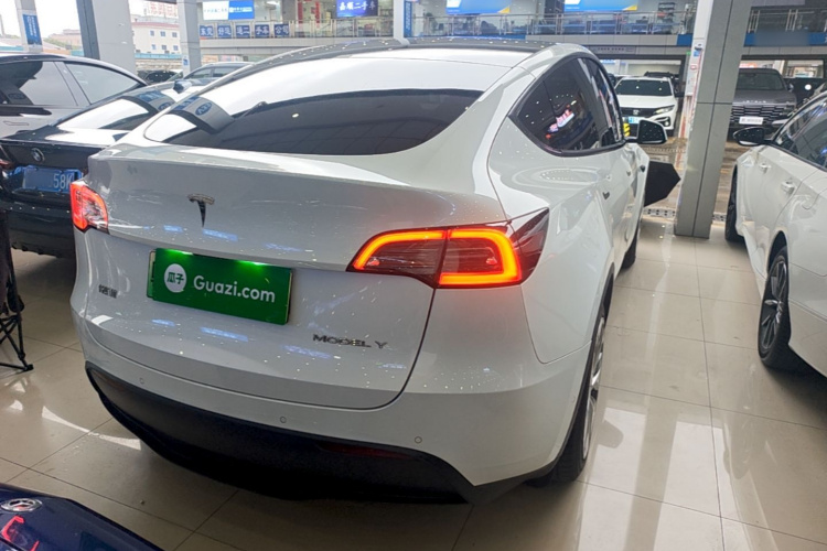 Tesla Model Y 2022 #7 Tesla Model Y 2022 immagine di auto #7