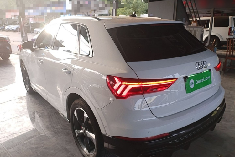 Audi Q3 2023 car image #5