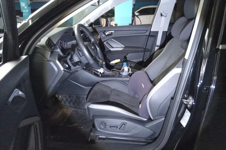 Audi Q3 2021 car image #19