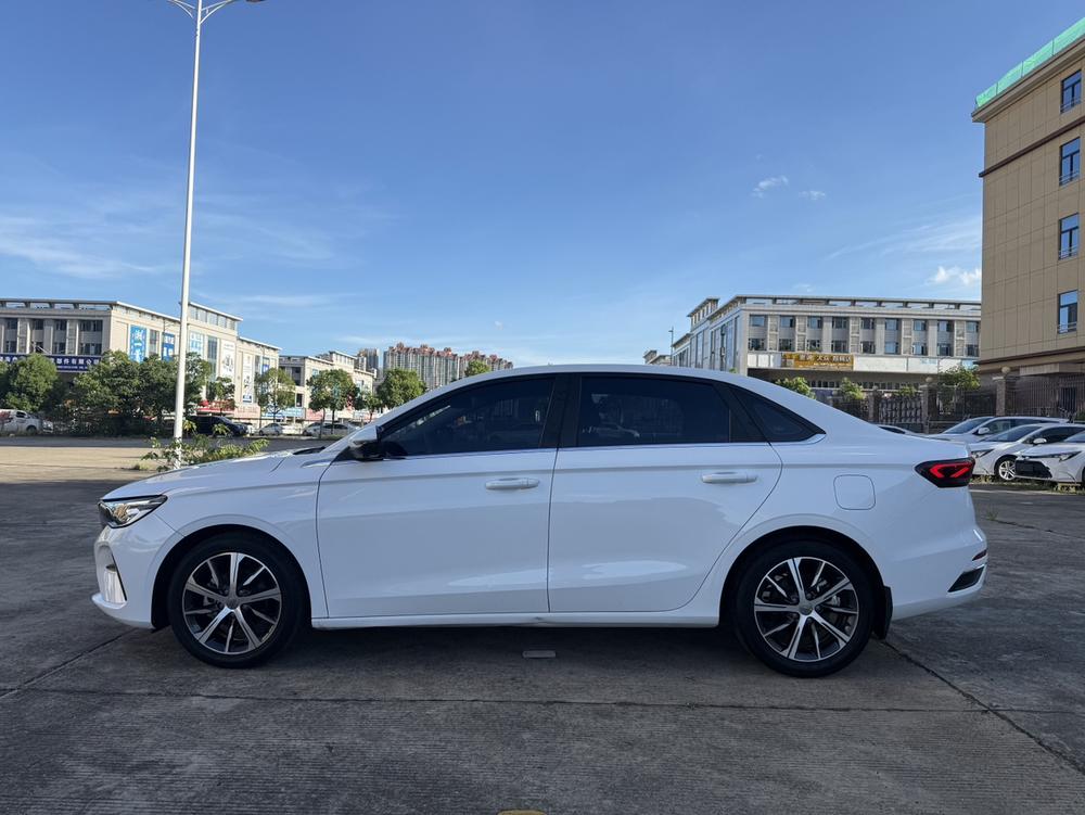 GEELY Emgrand 2022 #4 GEELY Emgrand 2022 car image #4