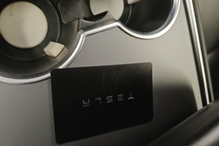 Tesla Model Y 2024 #9 Tesla Model Y 2024 car image #9