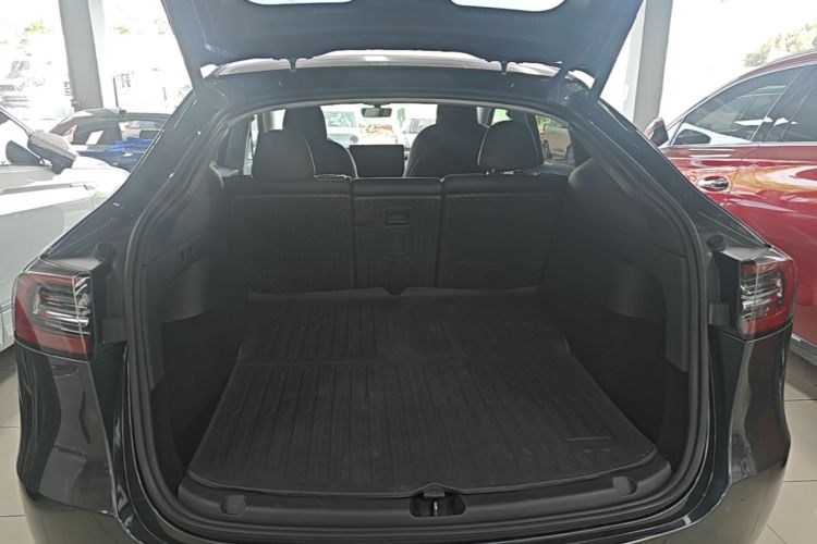 Tesla Model Y 2024 #19 Tesla Model Y 2024 immagine di auto #19
