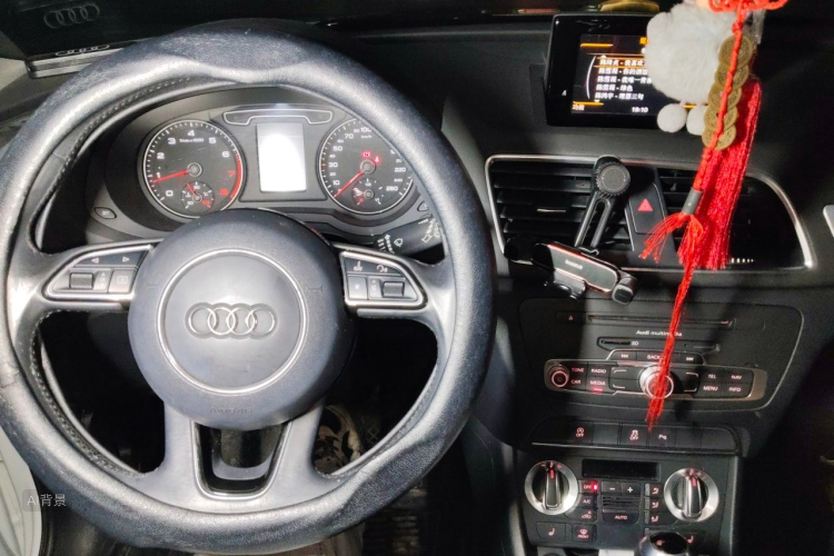 Audi Q3 2016 car image #15