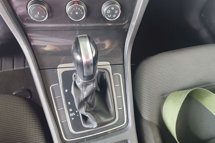 Volkswagen Golf 2018 car image #14