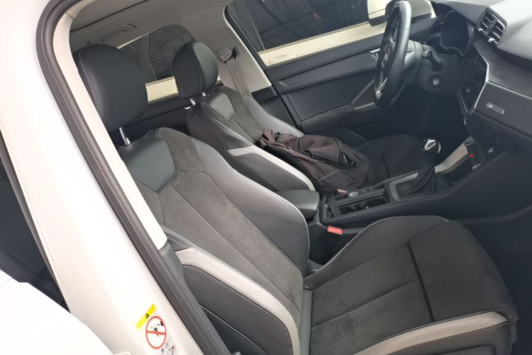 Audi Q3 2021 car image #22