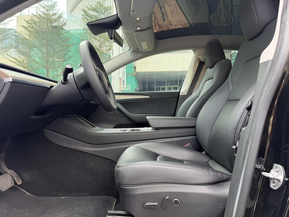 Tesla Model Y 2023 car image #9