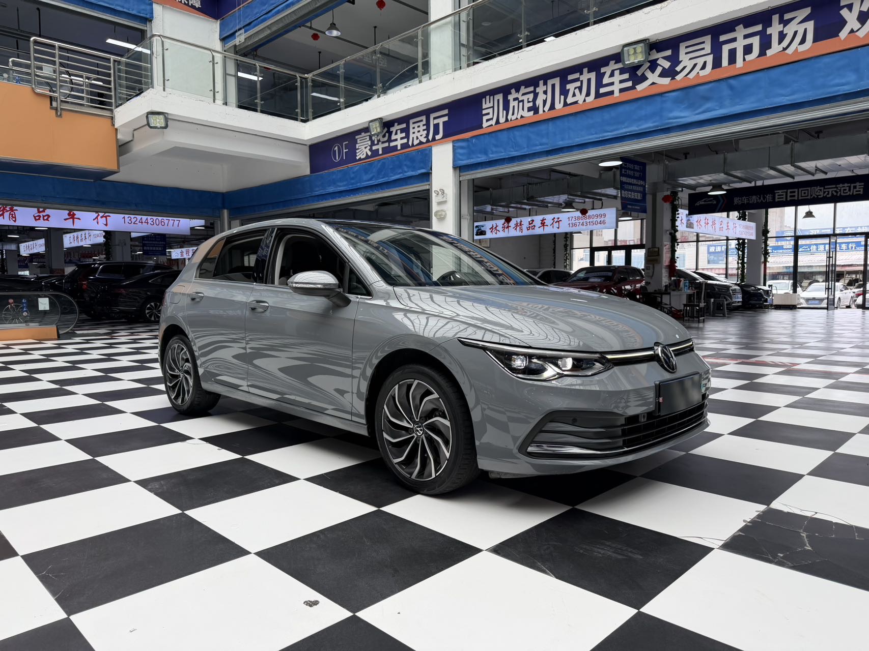 Volkswagen Golf 2022 car image #3