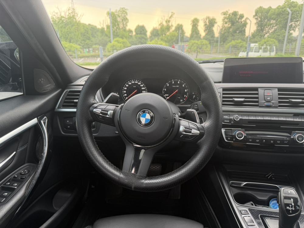 BMW 3 Series 2019 immagine di auto #11