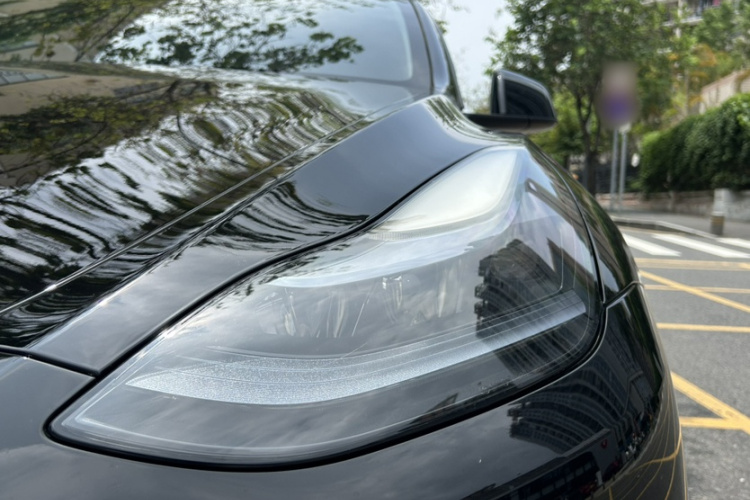 Tesla Model Y 2023 immagine di auto #13