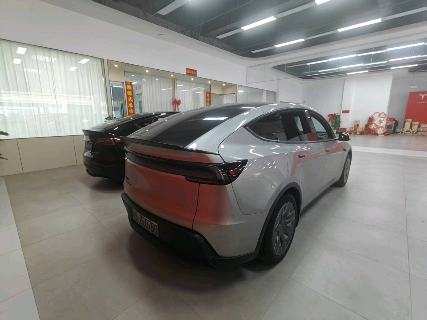 Tesla Model Y L 2024 #5 Tesla Model Y L 2024 car image #5