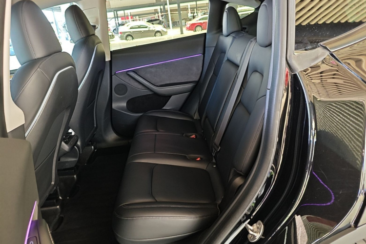 Tesla Model Y 2022 car image #17