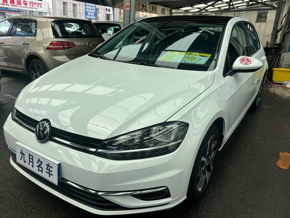 Volkswagen Golf 2020 car image #3