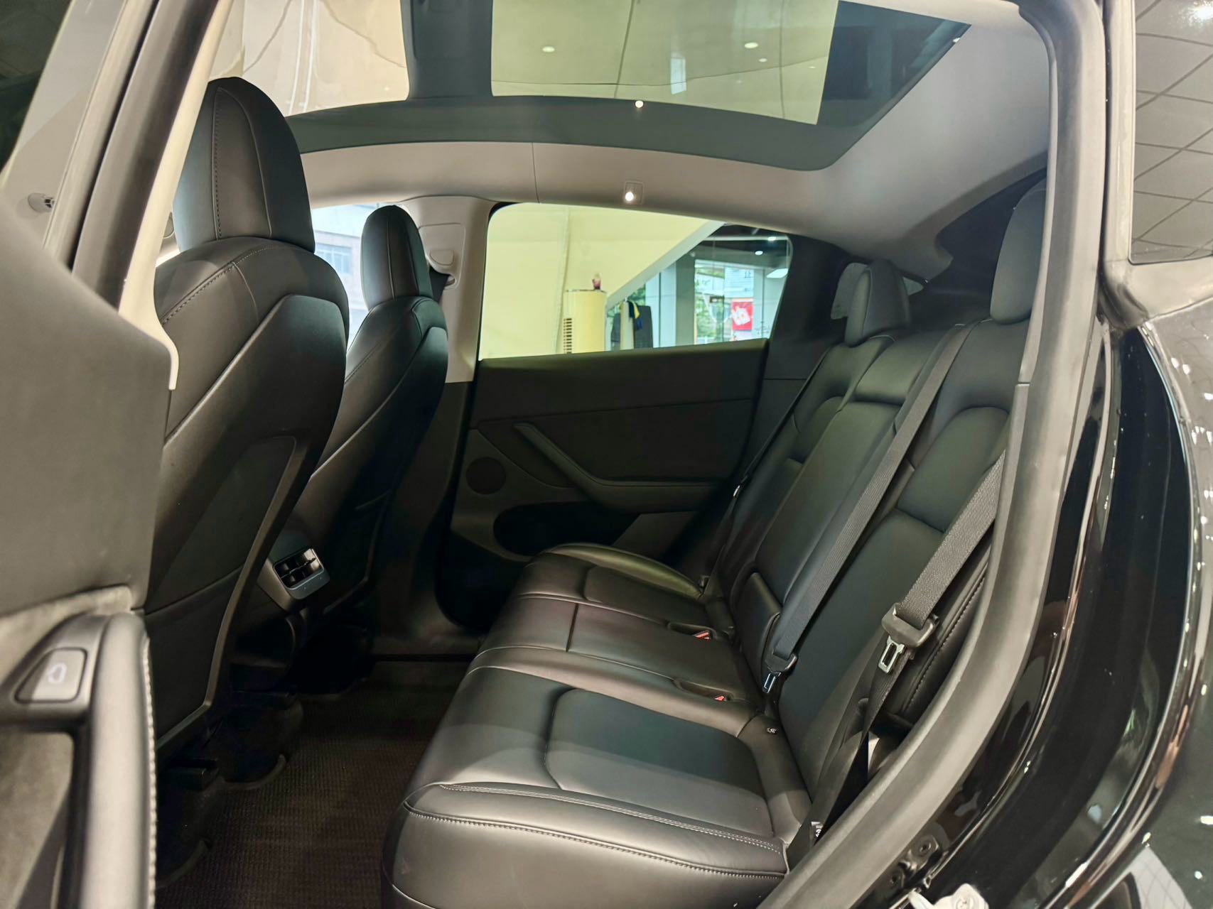 Tesla Model Y 2021 car image #6