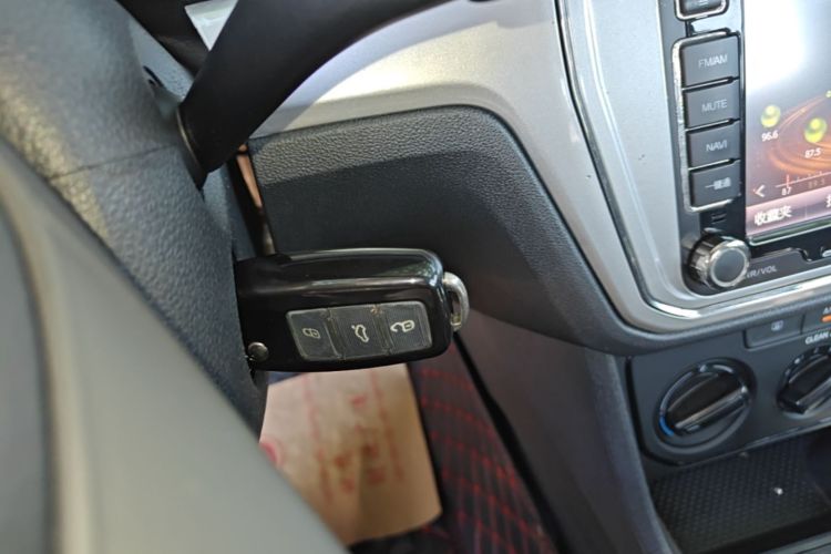 Volkswagen Lavida 2015 car image #9
