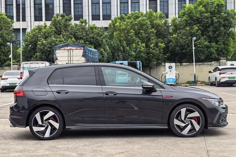 Volkswagen GolfGTI 2021 car image #3