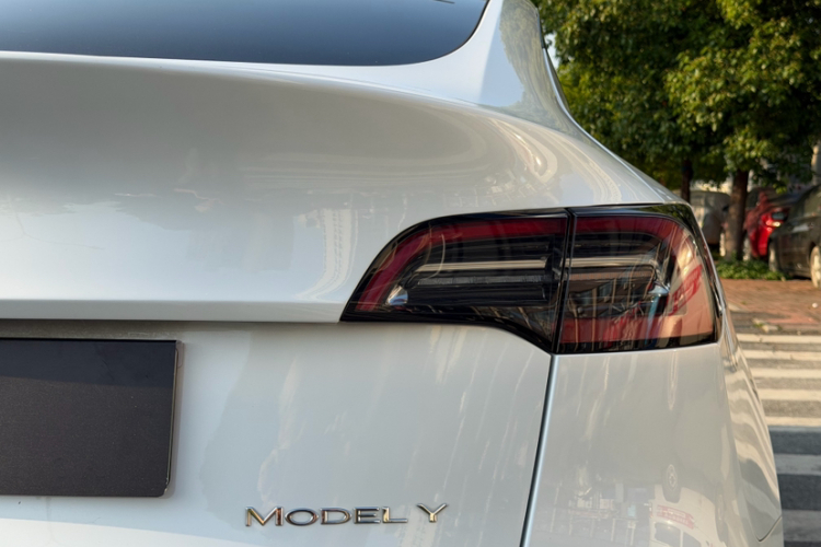Tesla Model Y 2024 car image #4