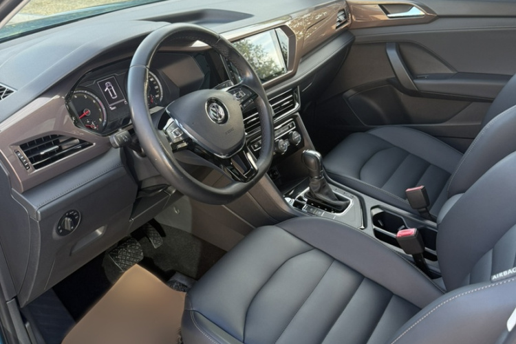 Volkswagen Tharu 2019 car image #12