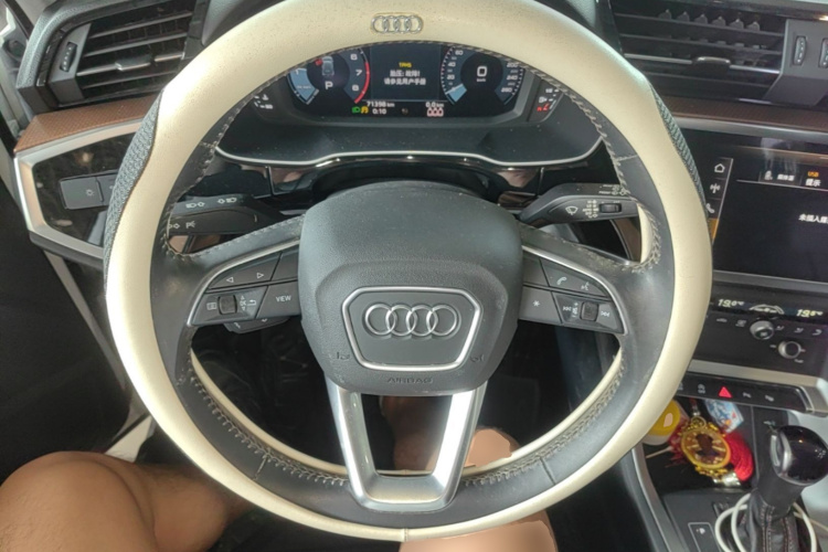 Audi Q3 2021 car image #11