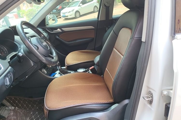 Audi Q3 2016 car image #17