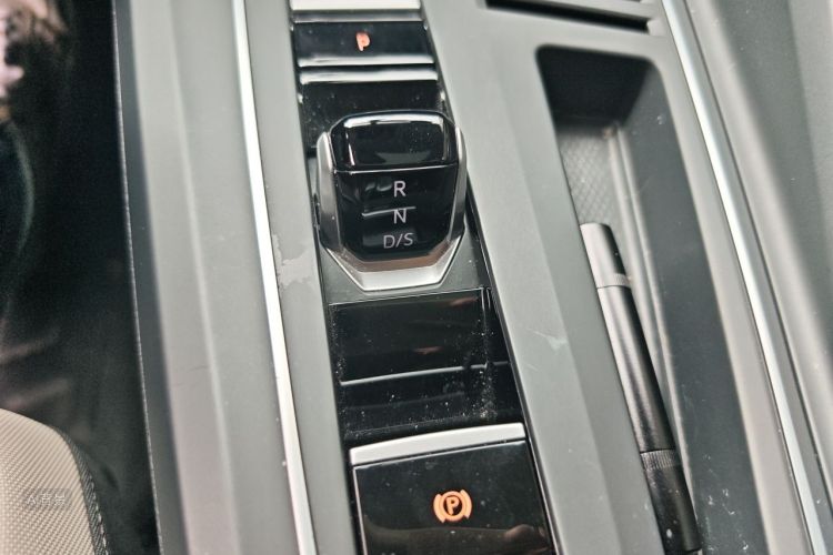 Volkswagen Golf 2022 car image #16