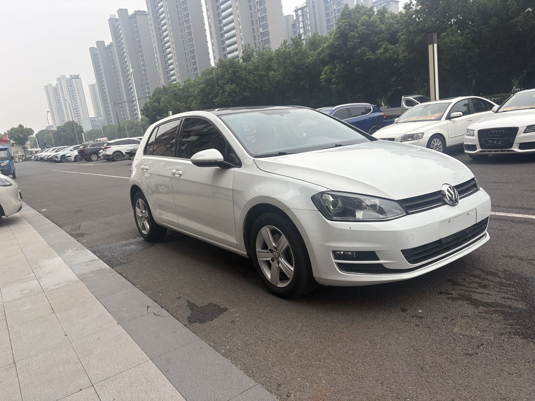 Volkswagen Golf 2016 car image #2