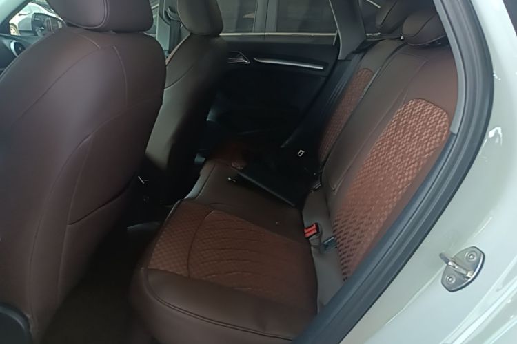 Audi A3 2019 car image #17