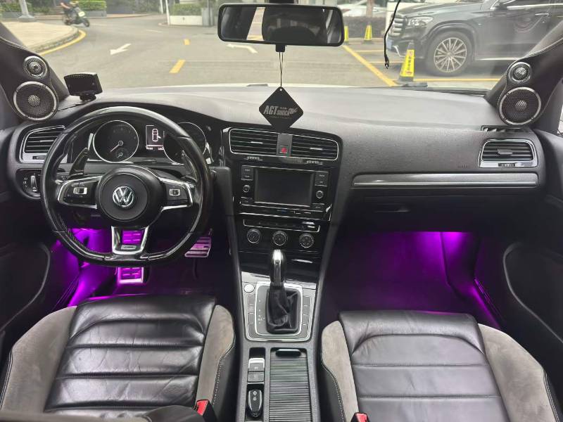 Volkswagen Golf 2018 car image #5