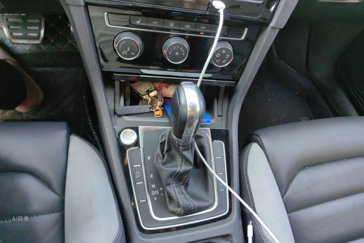Volkswagen Golf 2018 car image #16