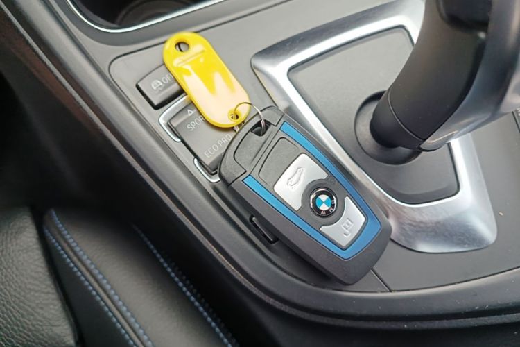BMW 3 Series 2019 image de voiture #9