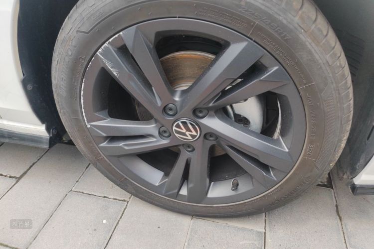 Volkswagen Golf 2025 car image #9